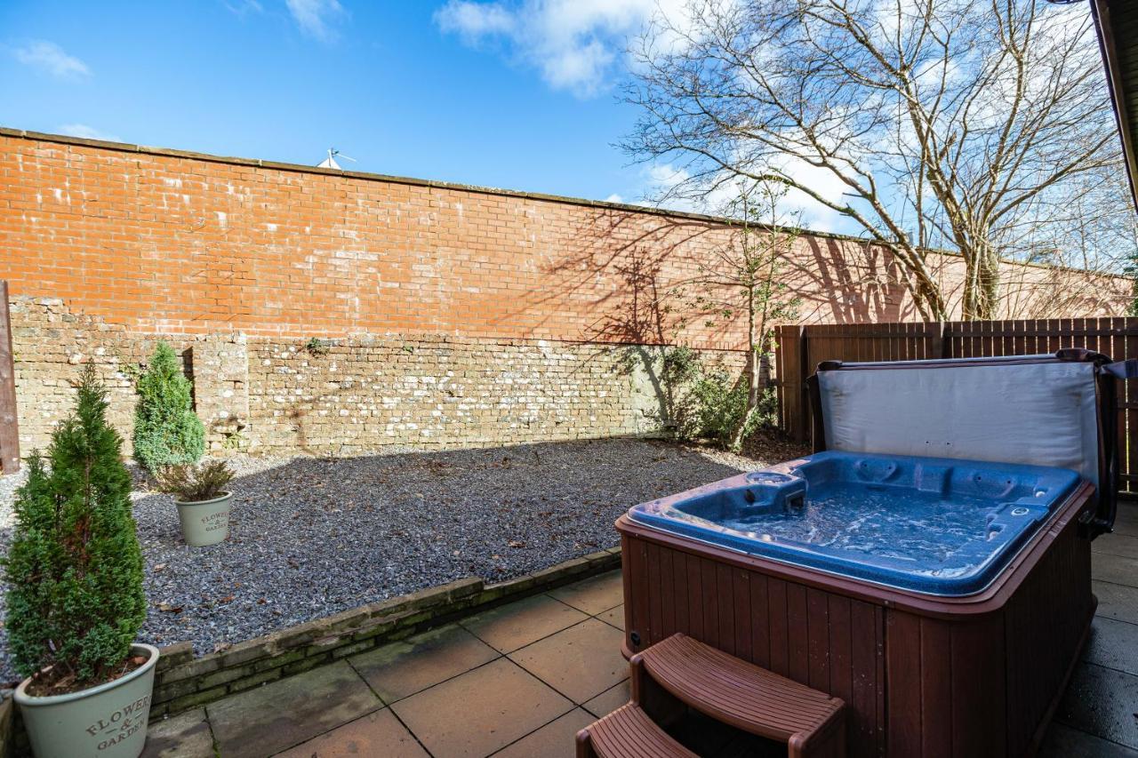 Bluebell Lodge 24 With Hot Tub Newton Stewart Dış mekan fotoğraf