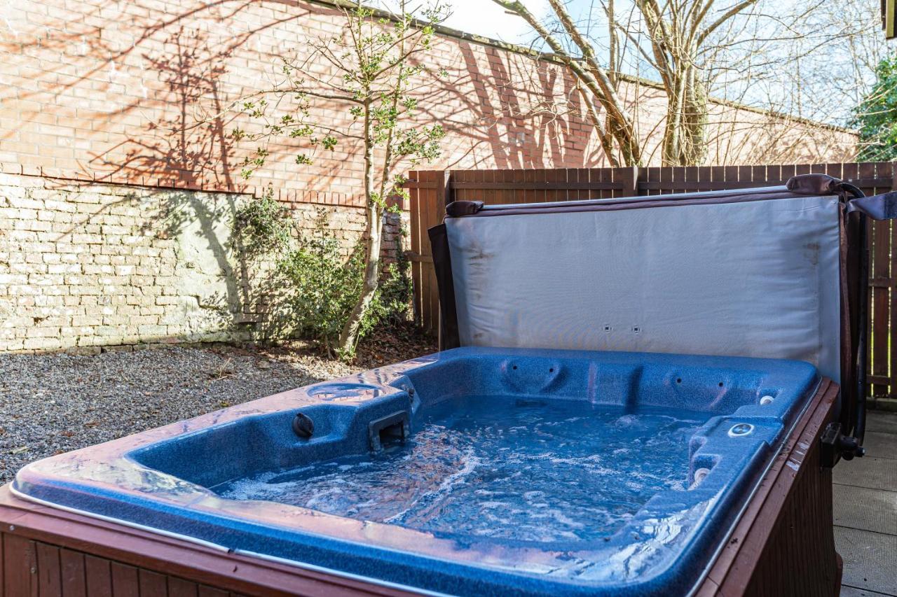 Bluebell Lodge 24 With Hot Tub Newton Stewart Dış mekan fotoğraf
