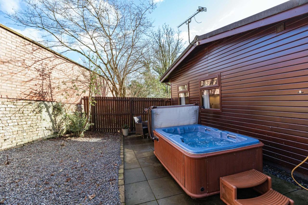 Bluebell Lodge 24 With Hot Tub Newton Stewart Dış mekan fotoğraf